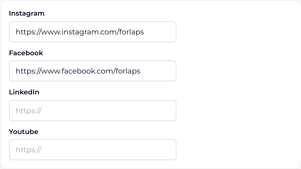 La section Réseaux sociaux du profil, avec Instagram et Facebook renseignés
